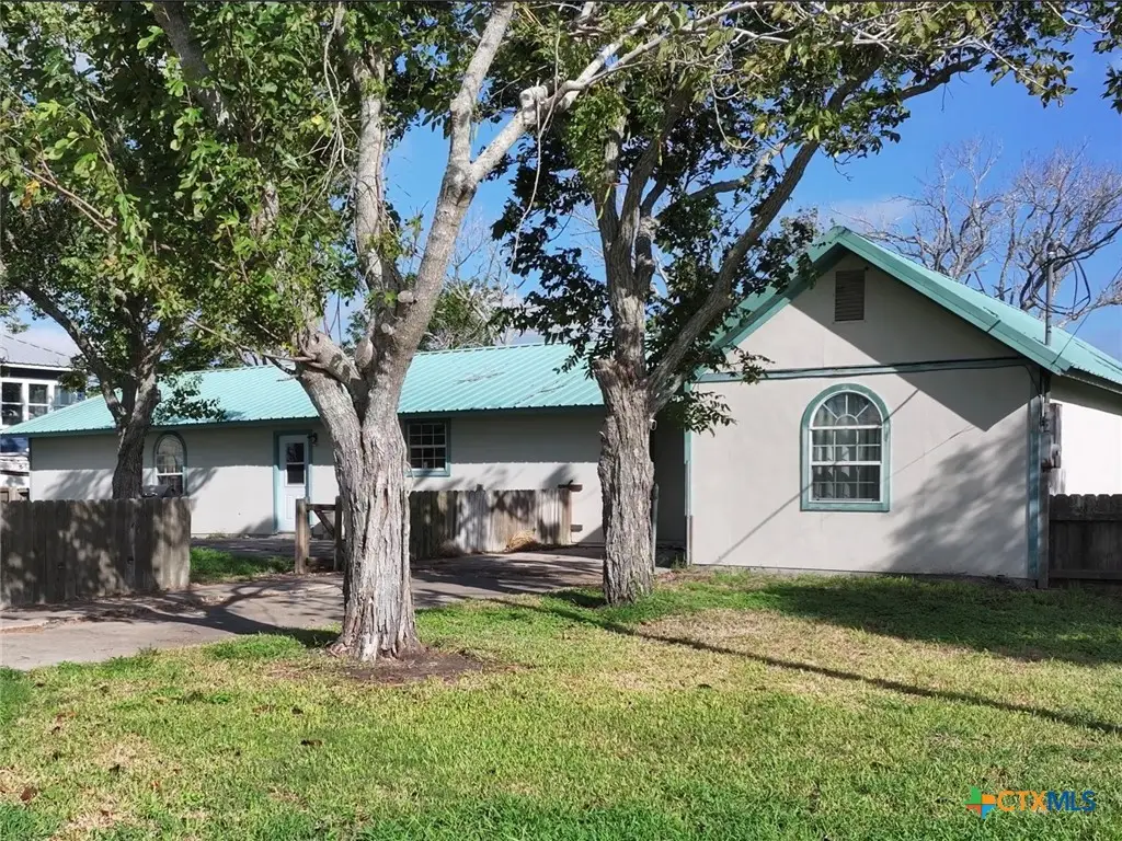 450 W Kruse Avenue, Port Lavaca, TX 77979 - #1