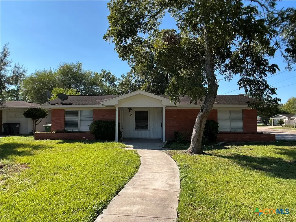 2101 E Mesquite Lane, Victoria, TX 77901 - #1