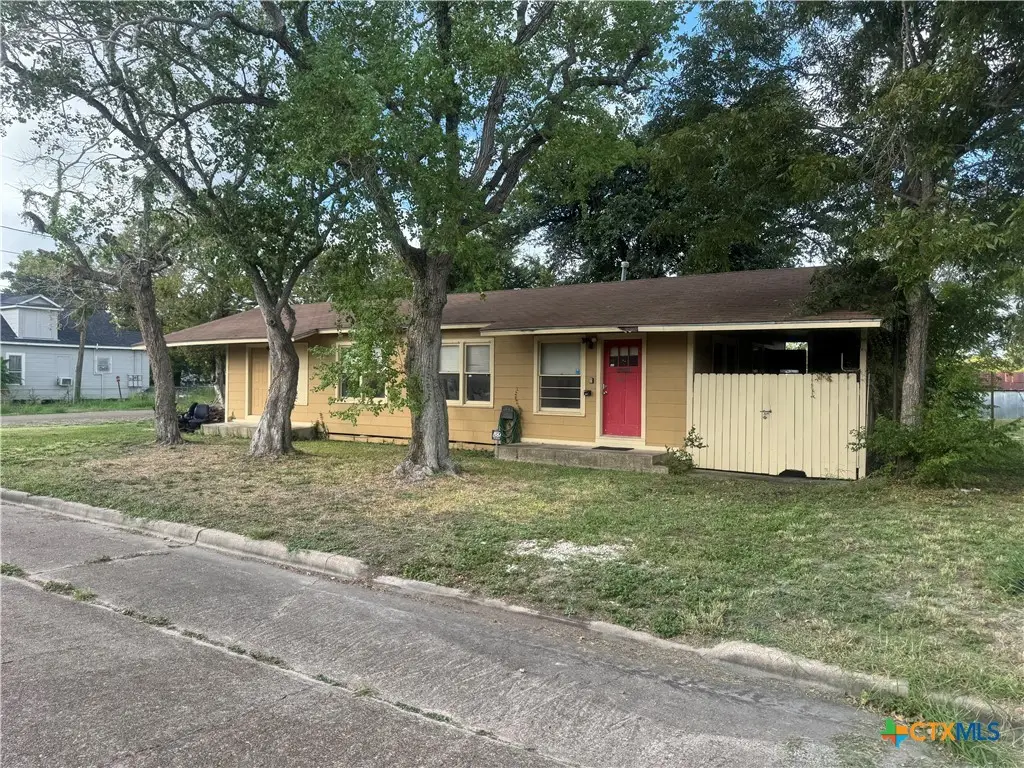 901 N Cameron Street, Victoria, TX 77901 - #1