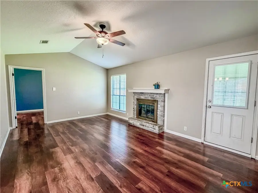 7 Branding Iron Drive, Morgans Point Resort, TX 76513 - #2