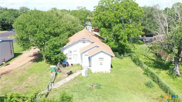 1704 N Goldman Street, Victoria, TX 77901