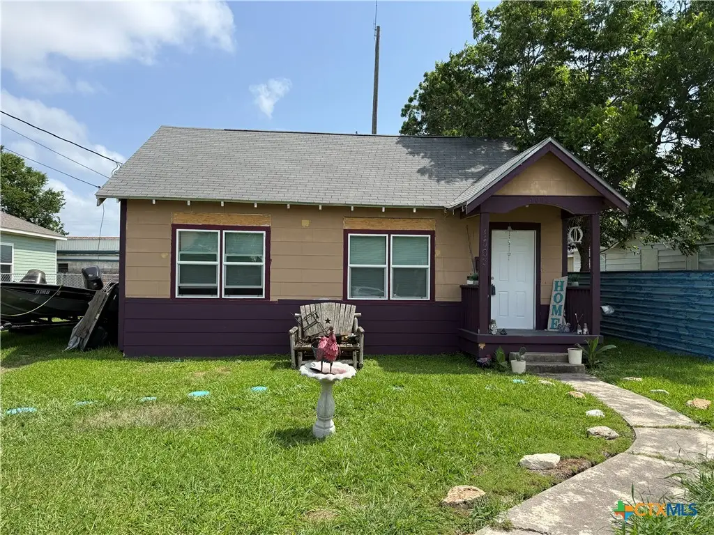 1003 E San Antonio Street, Victoria, TX 77901 - #1