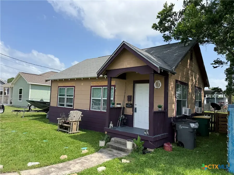 1003 E San Antonio Street, Victoria, TX 77901 - #2
