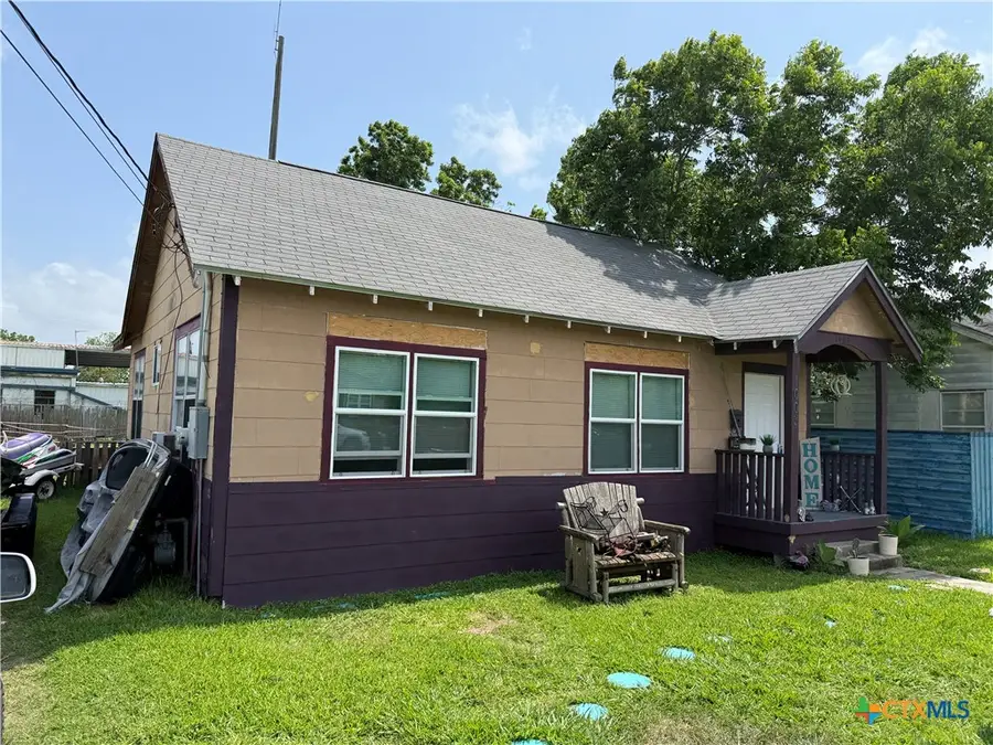 1003 E San Antonio Street, Victoria, TX 77901 - #3