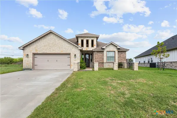 512 Windy Way Drive, Victoria, TX 77904