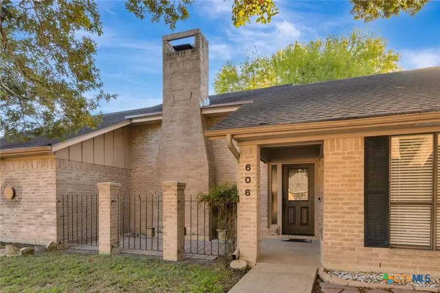 606 Santa Fe, Victoria, TX 77904 - #2