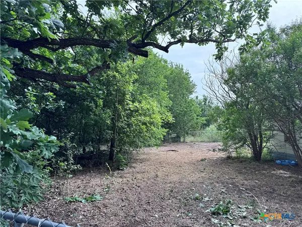 304 E Prairie Avenue, Rogers, TX 76569
