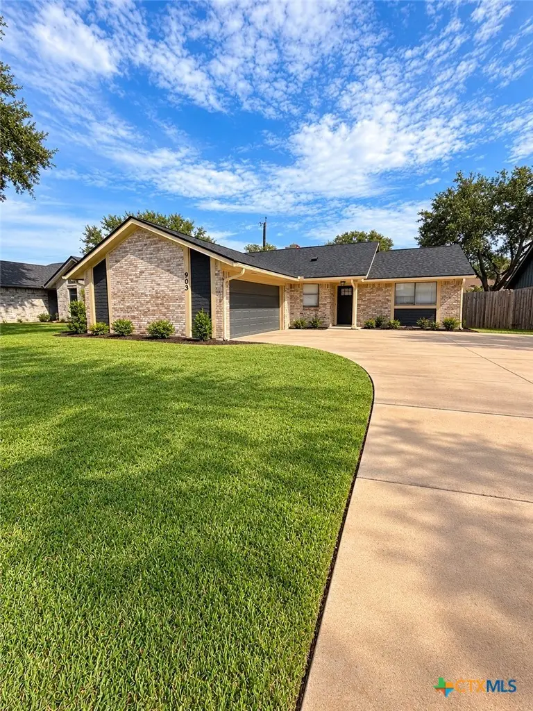903 Taos Dr, Victoria, TX 77904 - #1