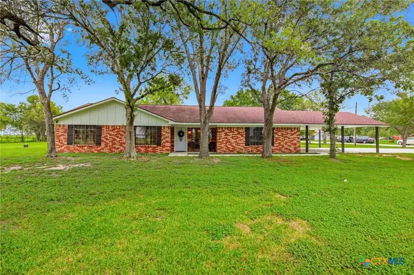 30 Sunrise Lane, Victoria, TX 77905