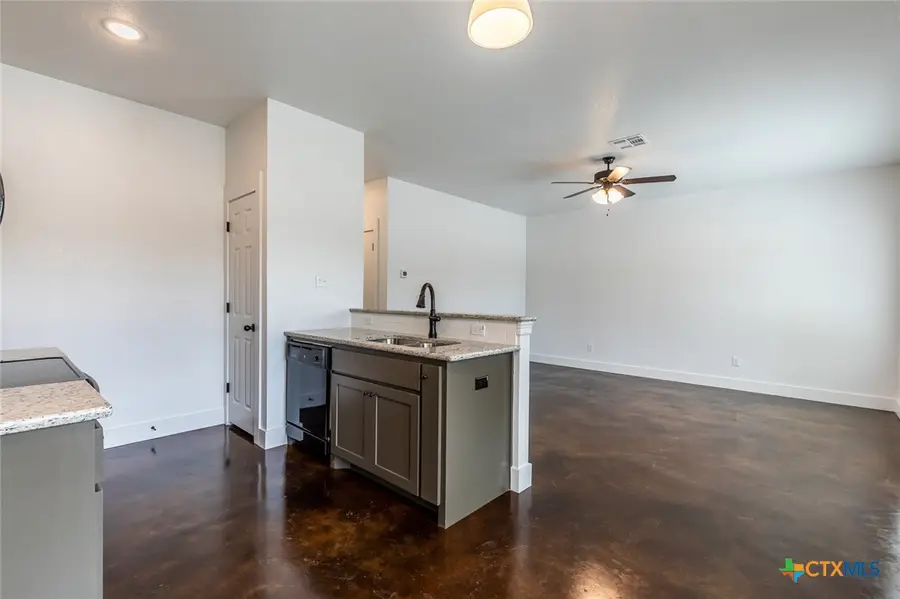 602 Washington Street, McGregor, TX 76657 - #2