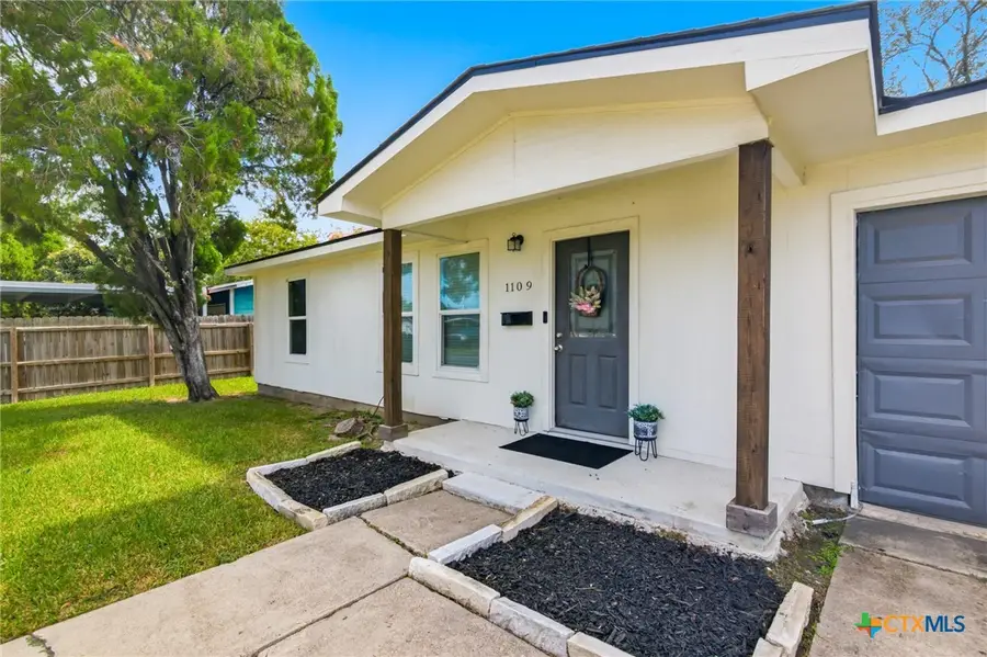1109 E Polk Avenue, Victoria, TX 77901 - #3