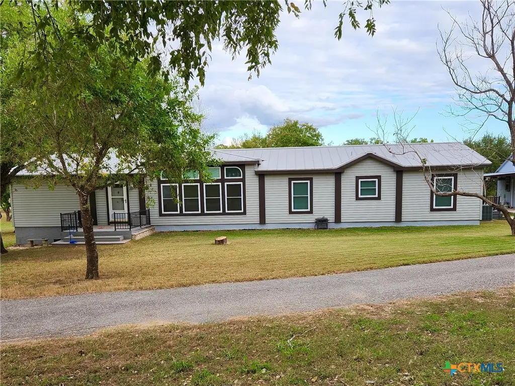 923 Murray, Floresville, TX 78114 - #1