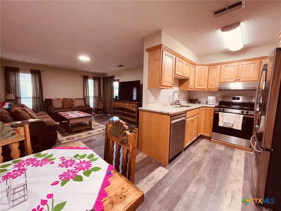 516 N King Street #301, Seguin, TX 78155 - #2