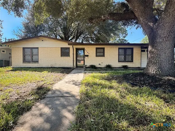 1701 E Rosebud Avenue, Victoria, TX 77901