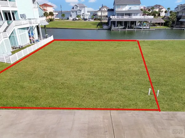 510 Neptune Circle, Tiki Island, TX 77554
