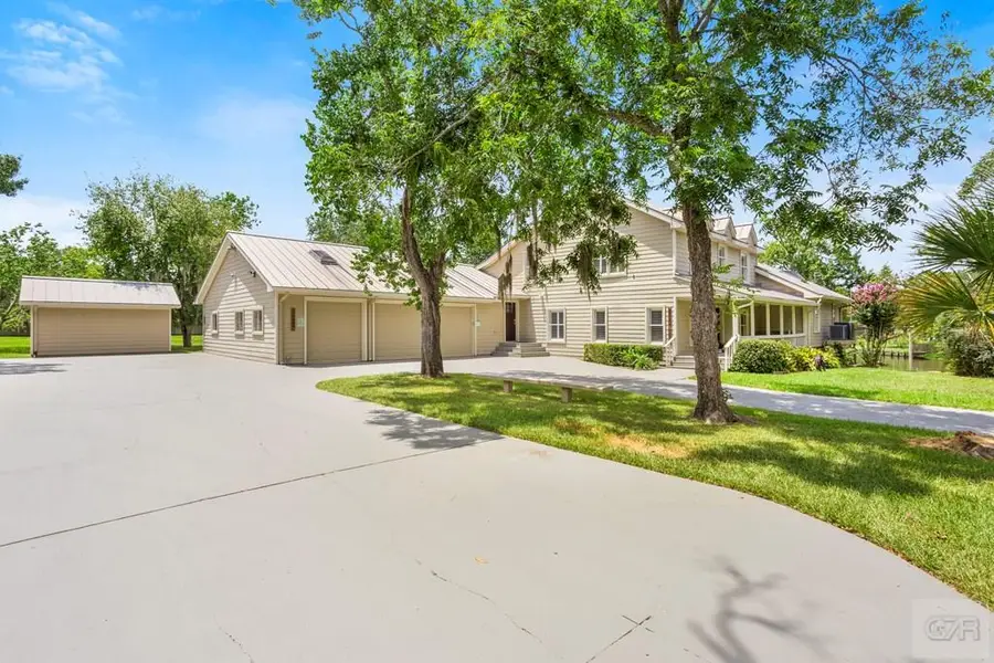 14009 W Hughes Road, Dickinson, TX 77539 - Image #2