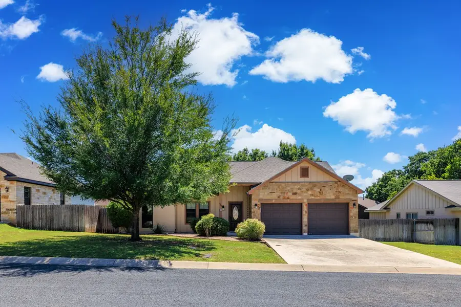713 Englemann Oak Dr, Fredericksburg, TX 78624 - Image #2