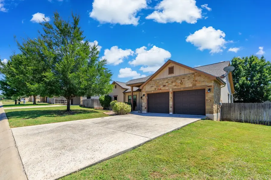 713 Englemann Oak Dr, Fredericksburg, TX 78624 - Image #3