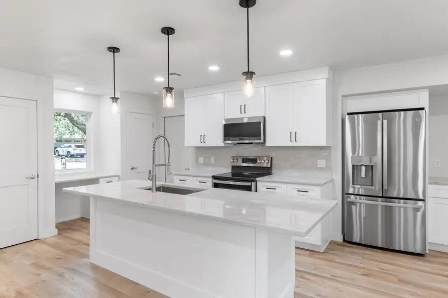 323 Broadmoor St, Fredericksburg, TX 78624 - Image #3