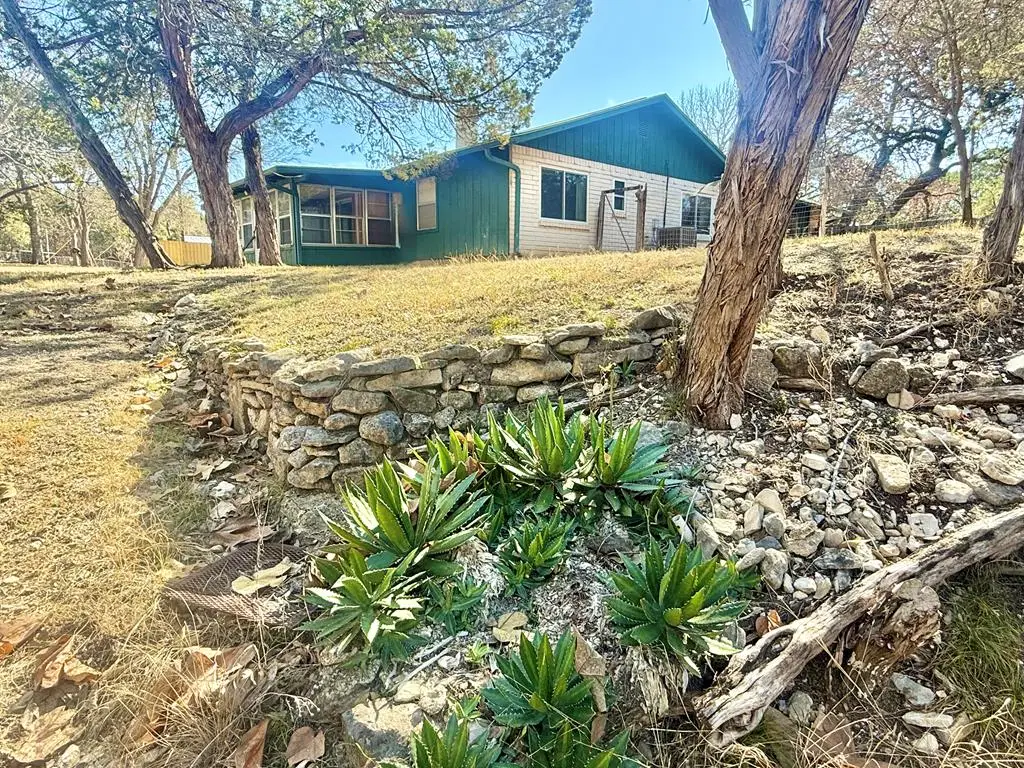 204 Aqua Vista Dr, Kerrville, TX 78028 - Image #1