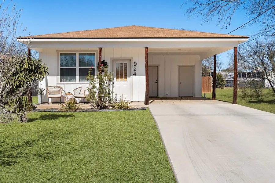 924 Apple St, Fredericksburg, TX 78624 - Image #3