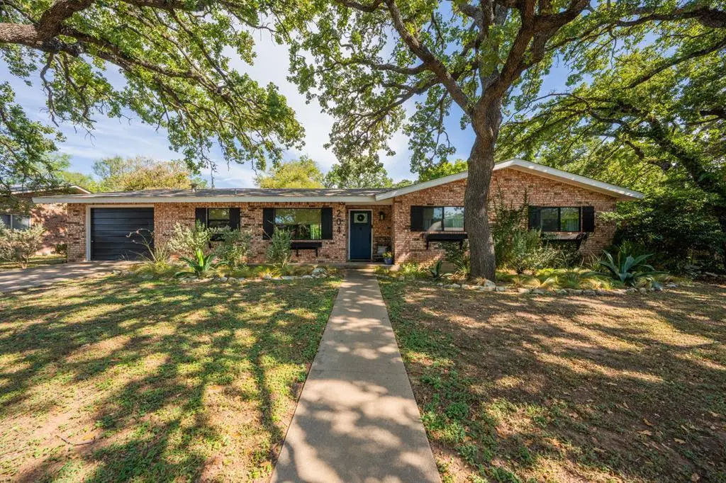 204 Forest Trail Dr, Fredericksburg, TX 78624 - Image #1