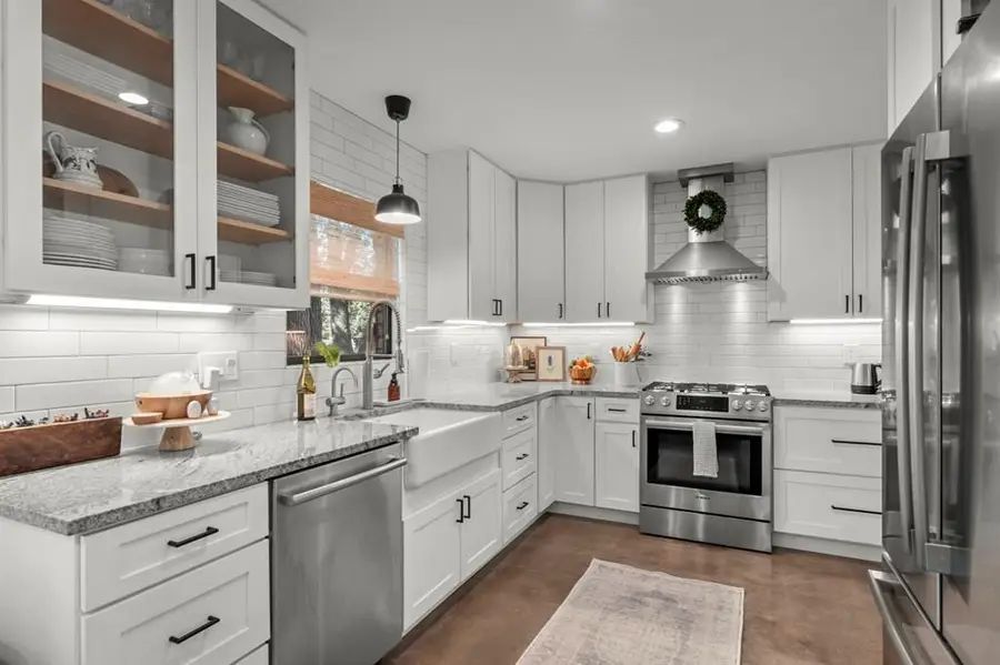 204 Forest Trail Dr, Fredericksburg, TX 78624 - Image #2