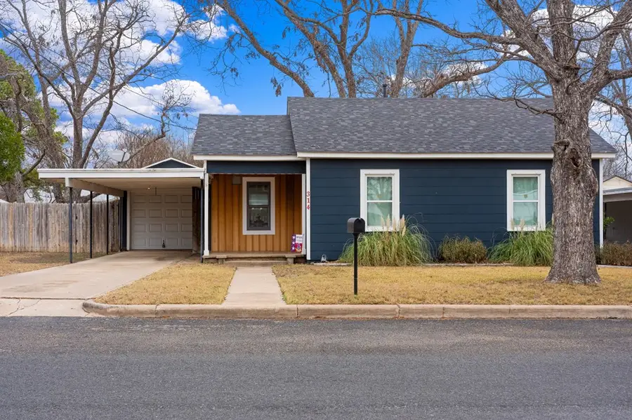 314 W Hackberry St, Fredericksburg, TX 78624 - Image #2