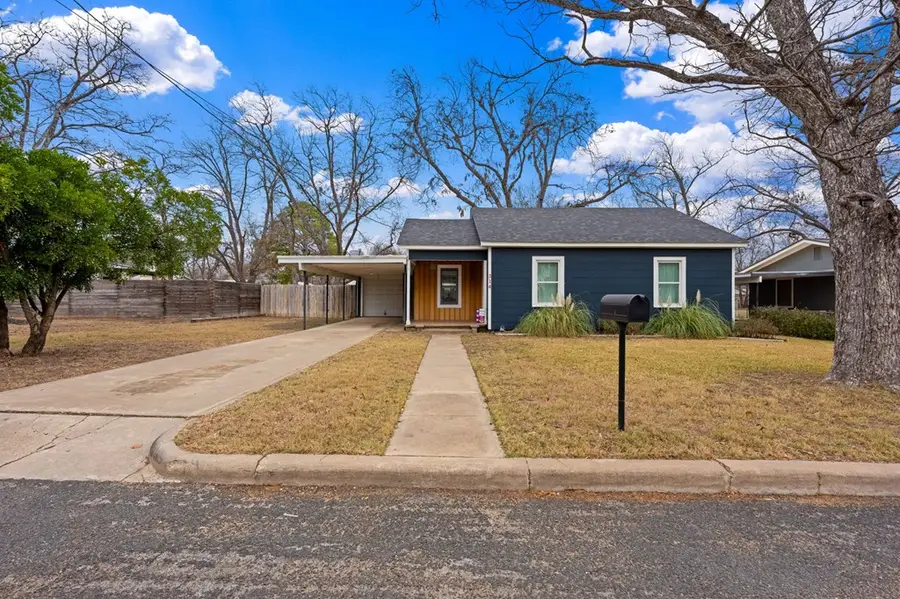 314 W Hackberry St, Fredericksburg, TX 78624 - Image #3