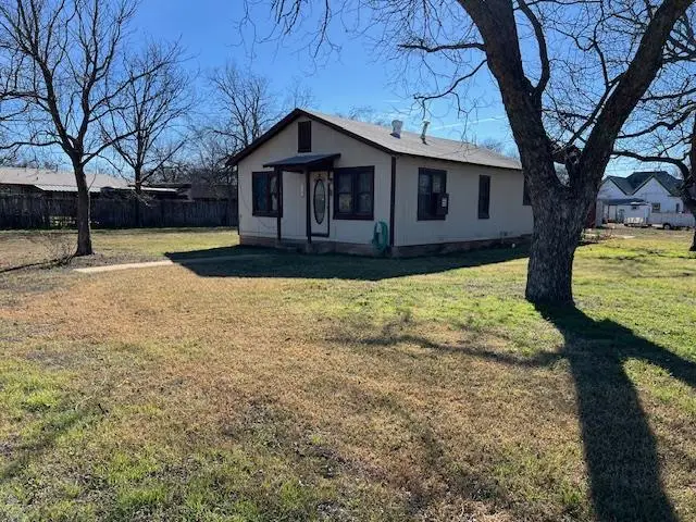 407 W Chase, Brady, TX 76825 - #1