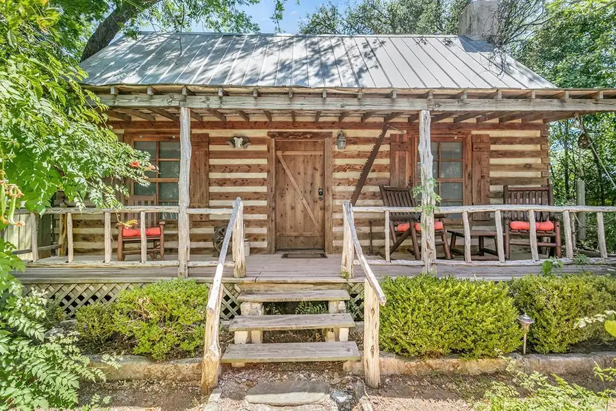 511 W Austin St, Fredericksburg, TX 78624 - Image #2