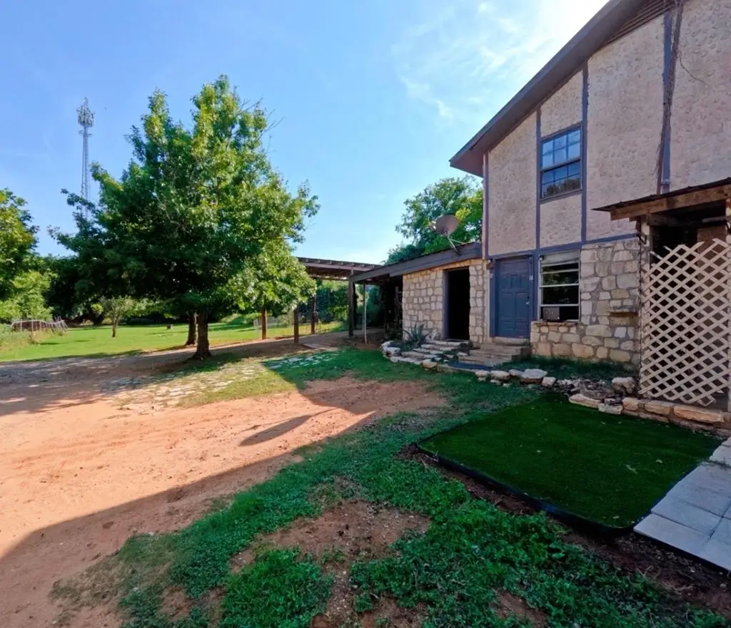 609 Live Oak St, Fredericksburg, TX 78624 - Image #1