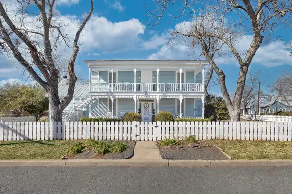 908 N Crockett St, Fredericksburg, TX 78624