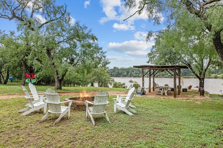 211 W Riverside Dr, Llano, TX 78643 - #3