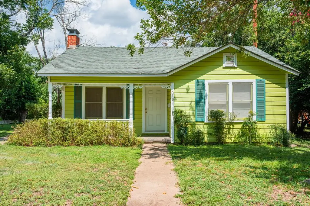 618 Lois St, Kerrville, TX 78028 - #1