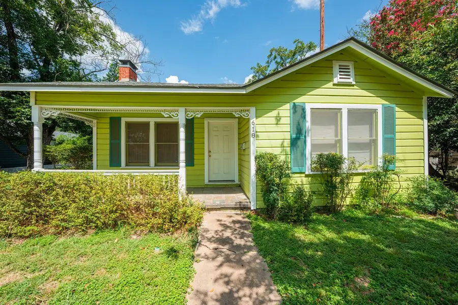 618 Lois St, Kerrville, TX 78028 - #2