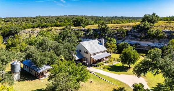 1763 Nixon Creek Rd, Fredericksburg, TX 78624