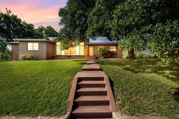 207 Walnut St, Fredericksburg, TX 78624