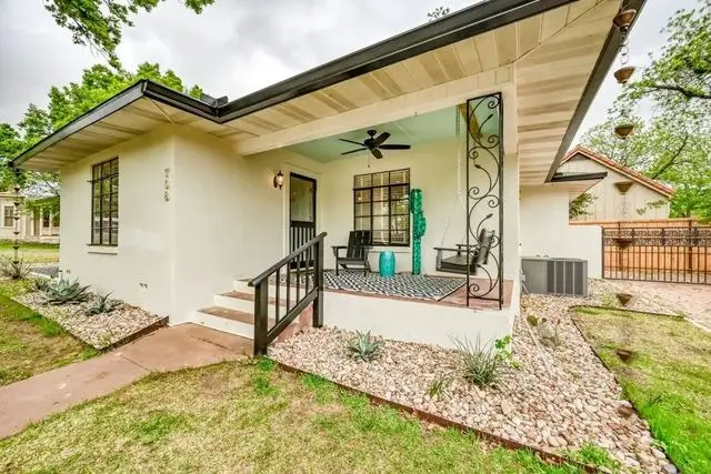 708 W Schubert St, Fredericksburg, TX 78624 - #2