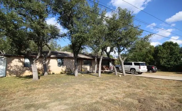 105 E Kathleen Dr., Kerrville, TX 78028 - #2