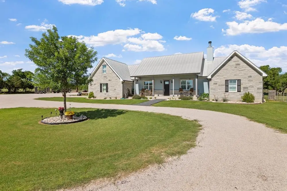 139 Armory Rd, Fredericksburg, TX 78624 - #1