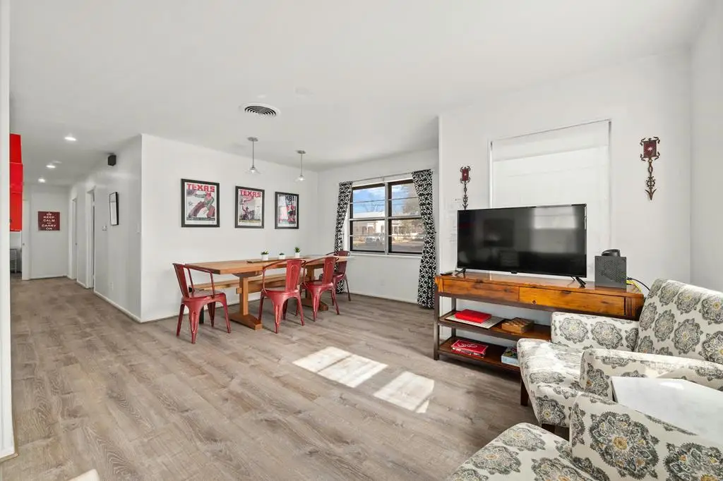 209 E Travis St, Fredericksburg, TX 78624 - #1