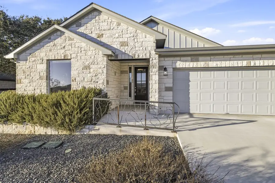 718 Emory Dr, Fredericksburg, TX 78624 - #3