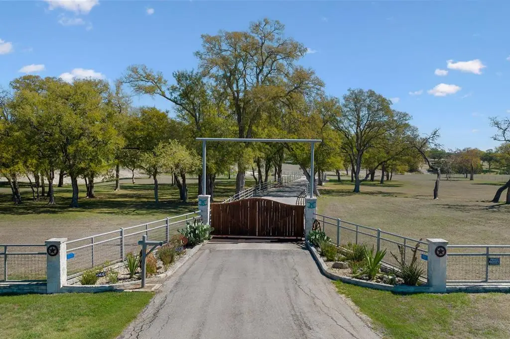 521 N Bluff Creek Rd, Center Point, TX 78010 - #1
