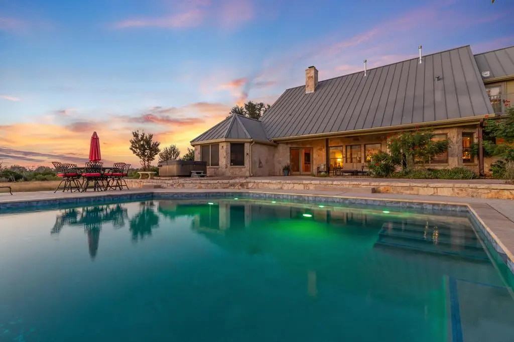 647 Funf Kinder Rd, Fredericksburg, TX 78624 - #1