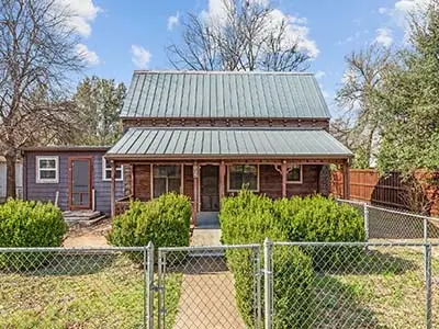 209 W Travis St, Fredericksburg, TX 78624 - #3