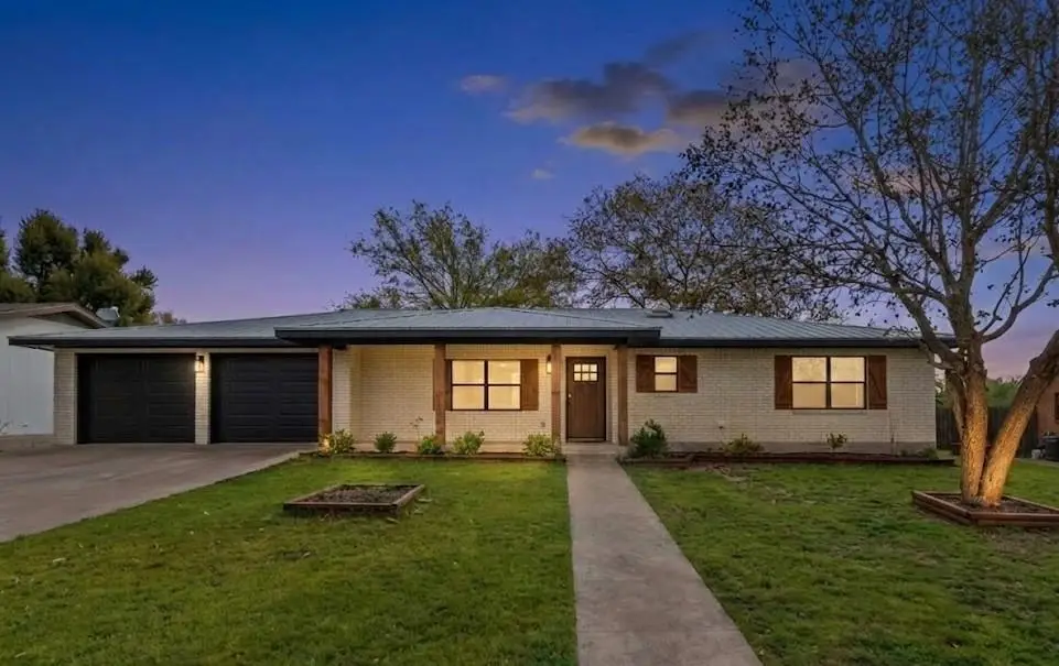 1009 Avenue D, Fredericksburg, TX 78624 - #1