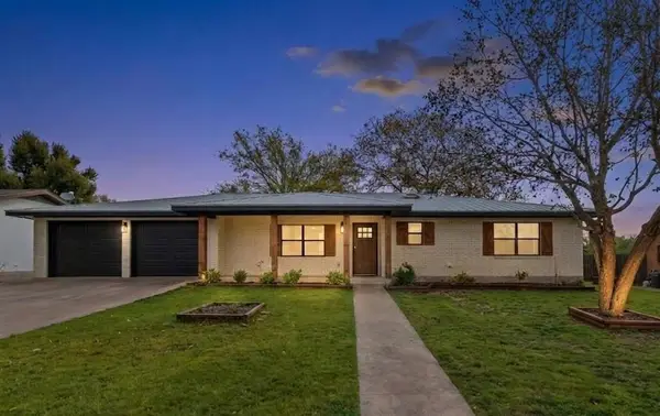 1009 N Avenue D, Fredericksburg, TX 78624