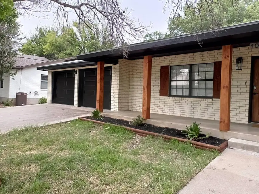 1009 Avenue D, Fredericksburg, TX 78624 - #2