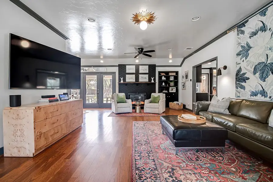 107 Glenwood Dr, Fredericksburg, TX 78624 - #3